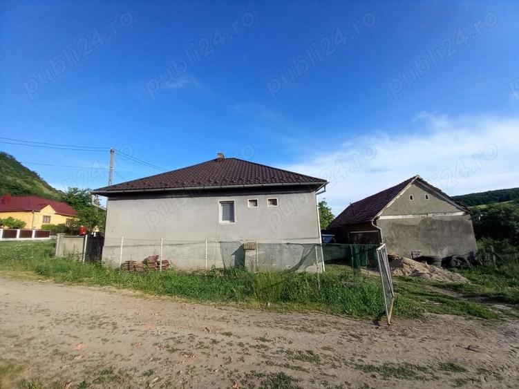 Casă cu 3 camere cu Teren 1000 Mp în Rusu de Sus