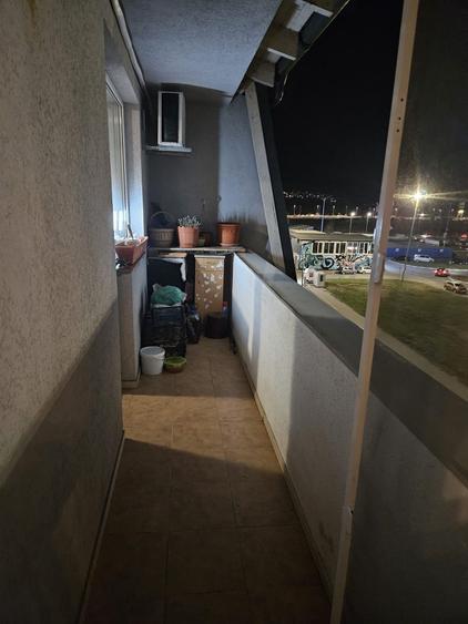 Apartament cu 3 camere semidecomandat în Florești