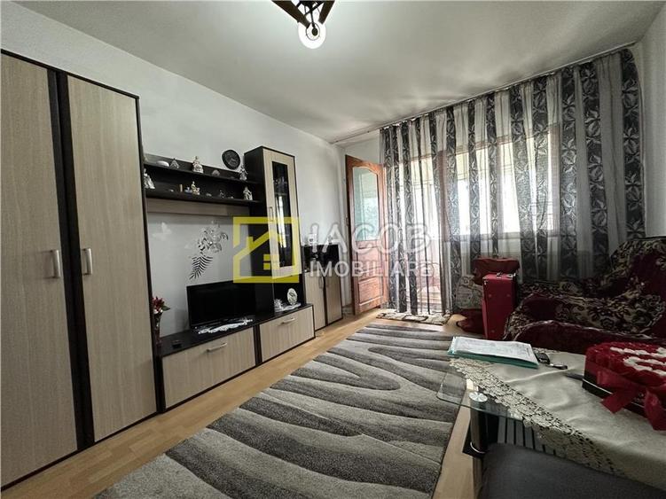 Apartament cu 3 camere decomandat în 9 Mai