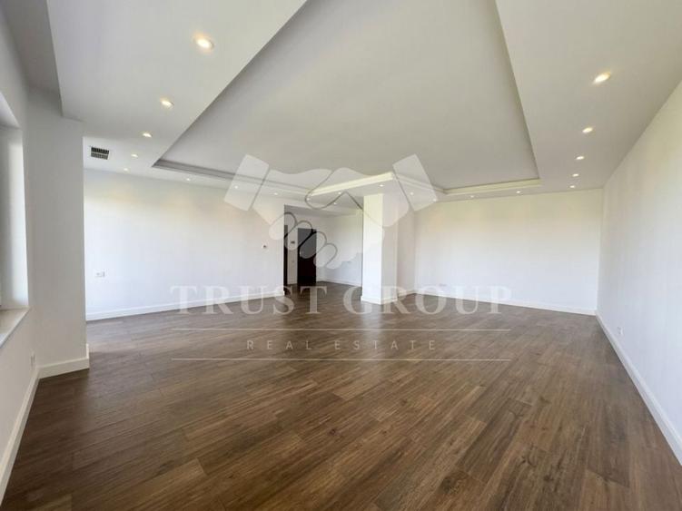 Apartament cu 4 camere decomandat în Herăstrău