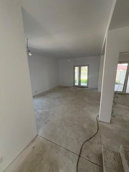 Duplex cu 4 camere cu Canalizare în Vladimirescu