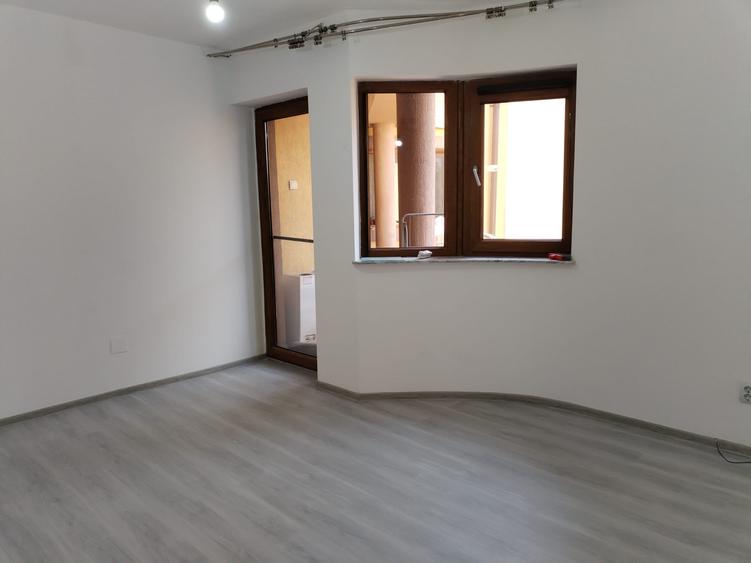 Apartament cu 5 camere decomandat în Calea Severinului