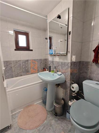 Apartament cu 3 camere decomandat, mobilat în 1 Decembrie