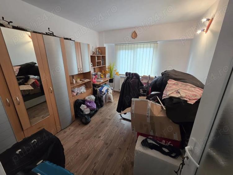 Apartament cu 4 camere decomandat în E3