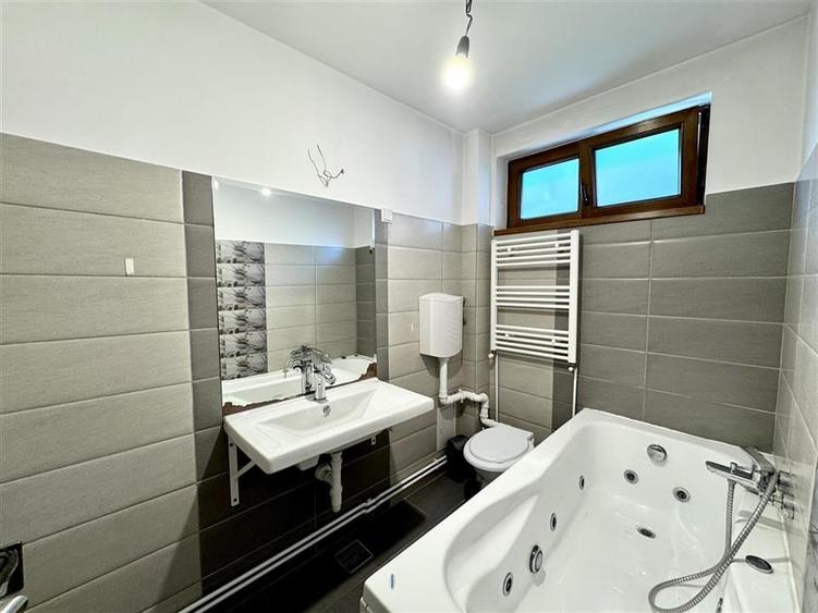 Casă individuală cu 7 camere cu Teren 382 Mp în Ultracentral