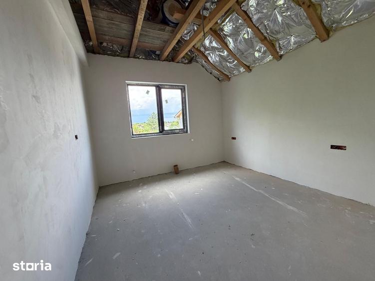 Casă cu 5 camere cu Teren 250 Mp în Central