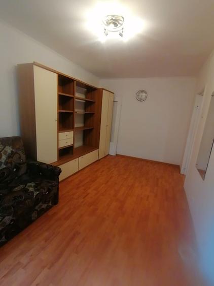 Garsonieră decomandată în Răcădău