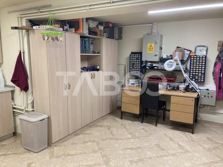 Casă individuală cu 7 camere cu Canalizare în Vasile Aaron