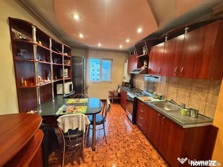 Apartament cu 4 camere decomandat, mobilat în Central