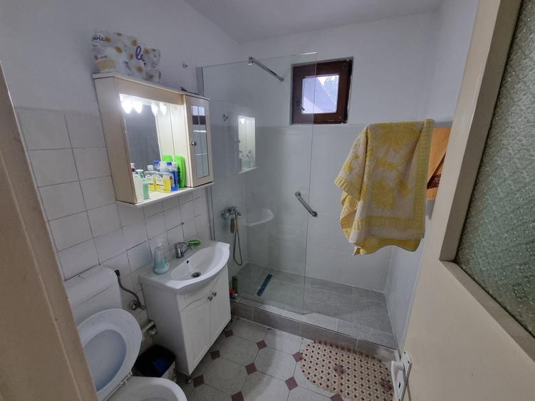 Apartament cu 3 camere semidecomandat în Tomis I