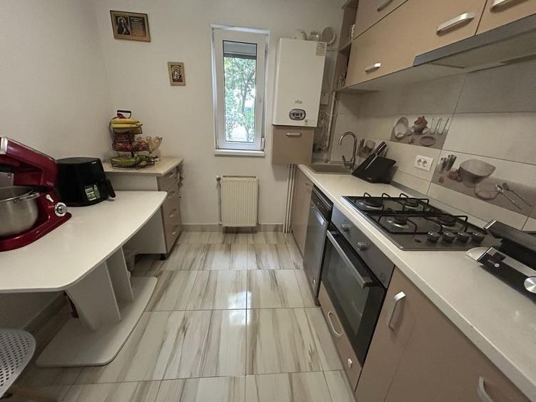 Apartament cu 3 camere semidecomandat în Central