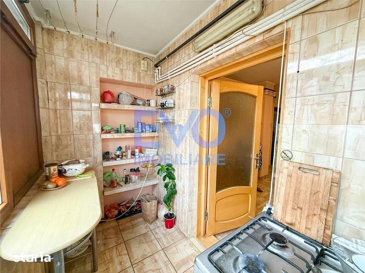 Apartament cu 3 camere decomandat în Nicolina