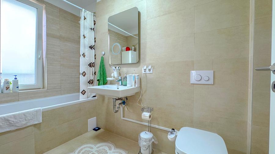 Apartament cu 3 camere decomandat, mobilat în 13 Decembrie