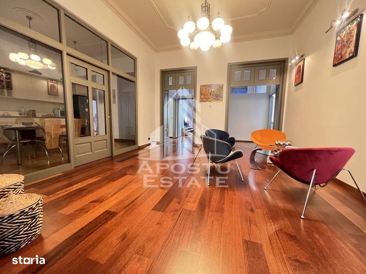 Apartament cu 4 camere semidecomandat în P-ța Unirii