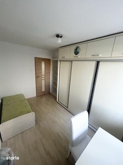 Apartament cu 3 camere decomandat în Tei