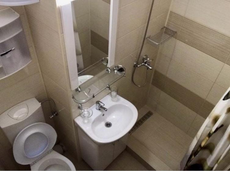 Apartament cu 3 camere semidecomandat în Tomis Nord