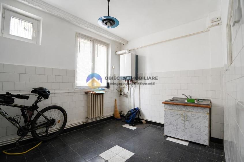 Apartament cu 3 camere semidecomandat în Mărăței