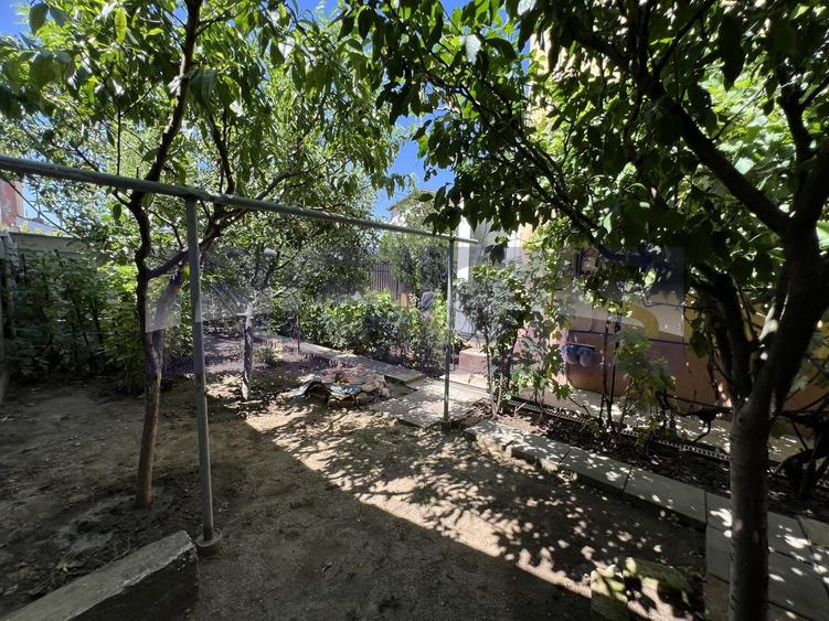 Casă individuală cu 5 camere cu Canalizare în Crângași