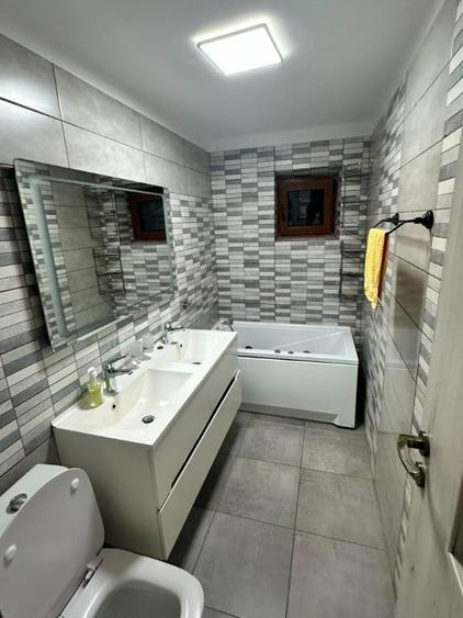 Apartament cu 4 camere decomandat în 13 Septembrie