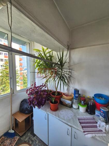 Apartament cu 3 camere decomandat în Găvana