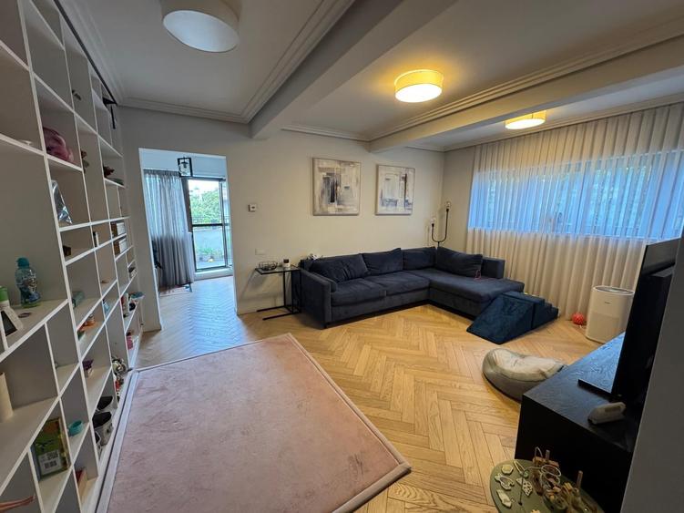Apartament cu 4 camere semidecomandat în Cotroceni