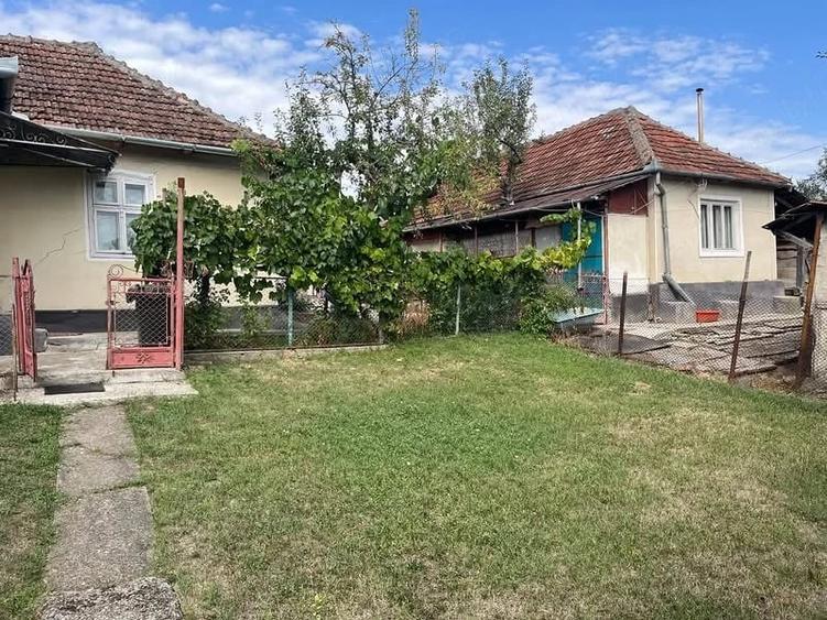 Casă cu 4 camere cu Teren 3000 Mp în Chieșd