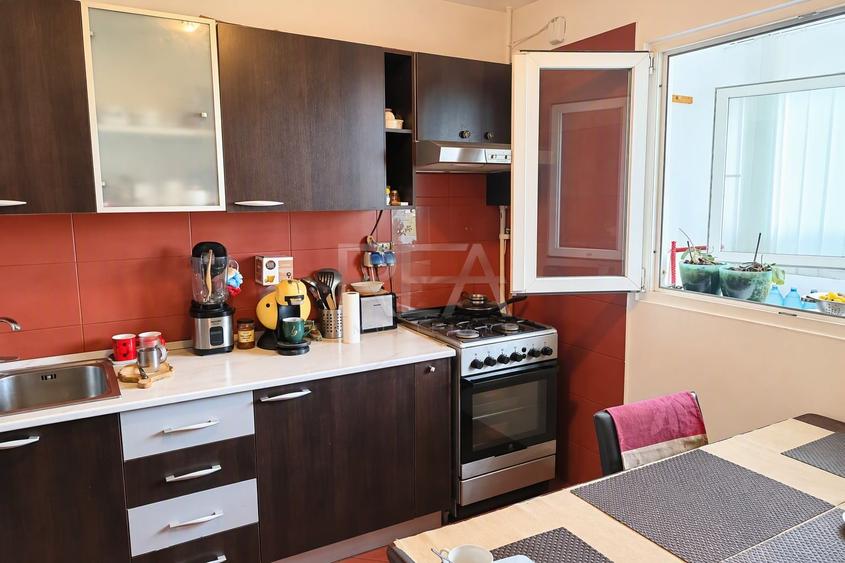 Apartament cu 3 camere decomandat, mobilat în Gorjului