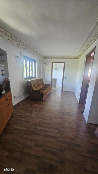 Casă cu 5 camere cu Teren 987 Mp în Moșilor