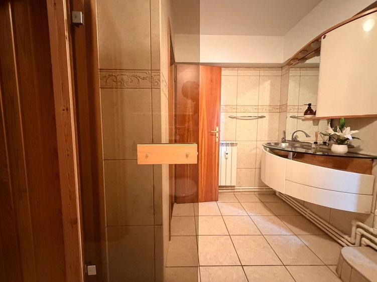 Apartament cu 3 camere decomandat în Unirii