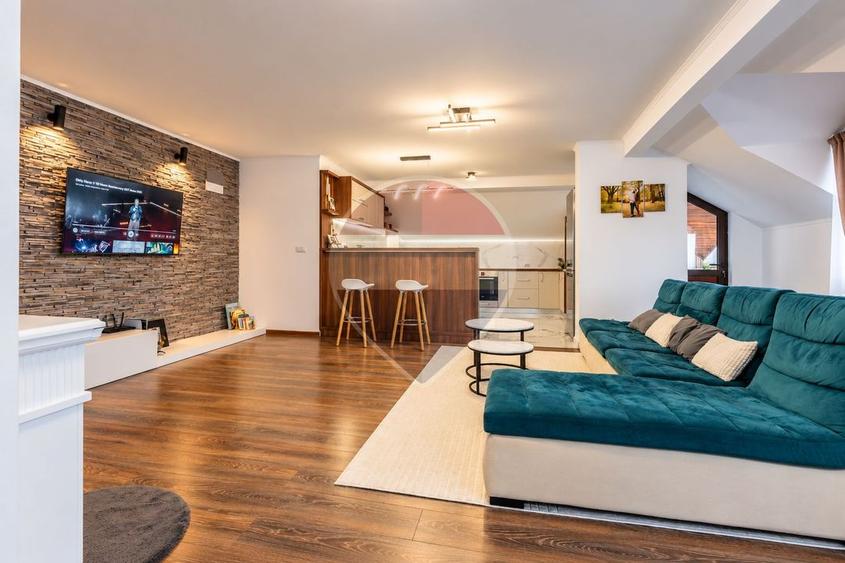 Apartament cu 4 camere decomandat, mobilat în Bucium