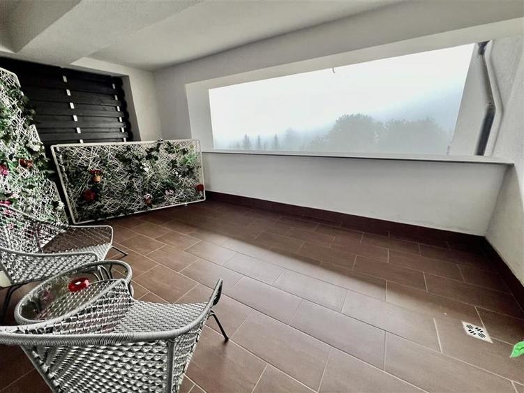 Apartament cu 4 camere decomandat, mobilat în Poiana Brașov