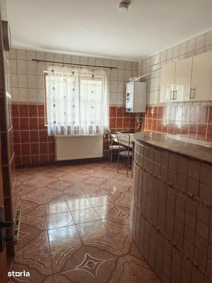 Casă cu 6 camere cu Teren 400 Mp în Calea București