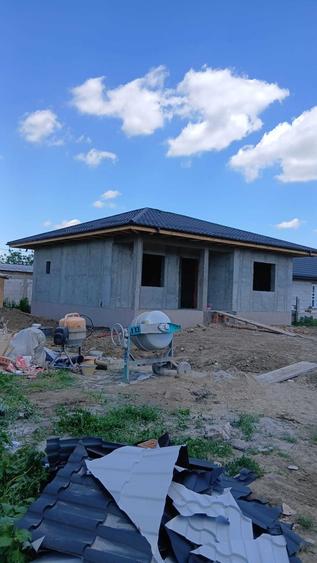 Casă cu 3 camere în Muntenii de Sus