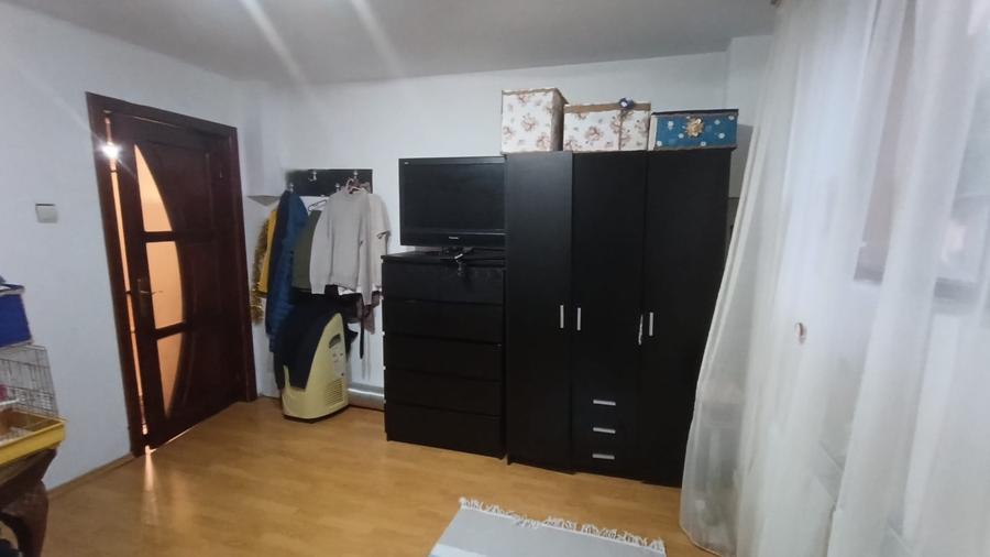 Casă individuală cu 4 camere cu Canalizare în Bariera Vâlcii