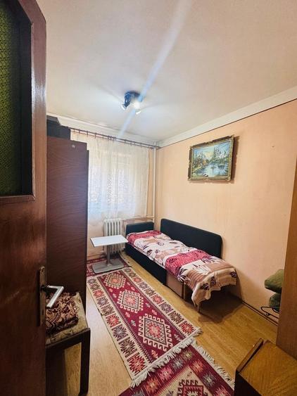 Apartament cu 3 camere semidecomandat în Calea Aradului
