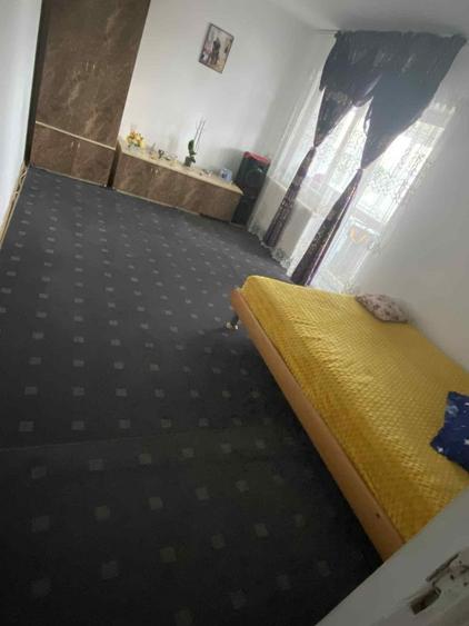 Apartament cu 2 camere decomandat în Hurez