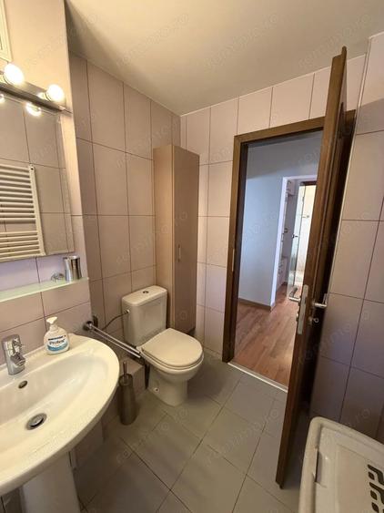 Apartament cu 3 camere semidecomandat în Girocului
