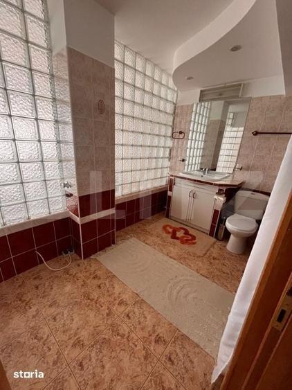 Apartament cu 4 camere decomandat în Central