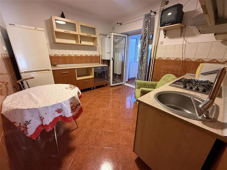 Apartament cu 4 camere decomandat în Ultracentral