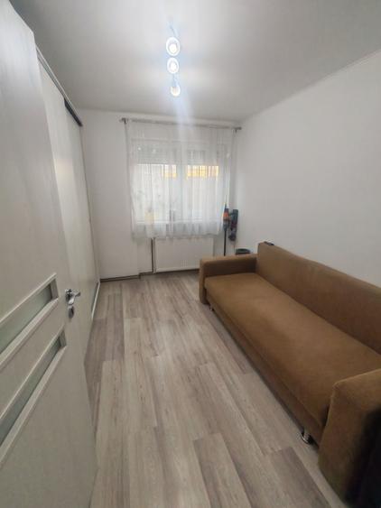 Apartament cu 3 camere decomandat în Aurel Vlaicu