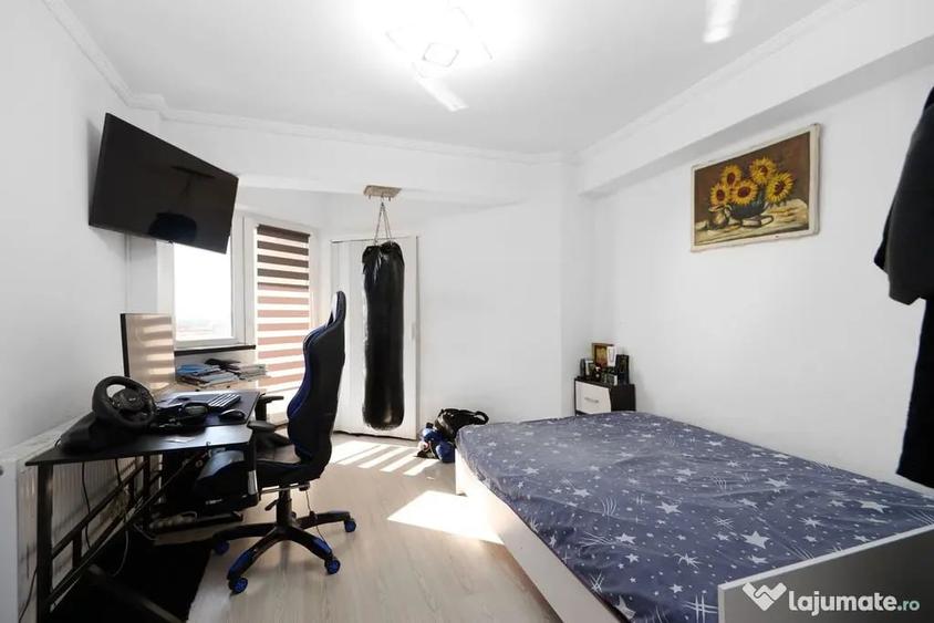Apartament cu 4 camere decomandat în Central