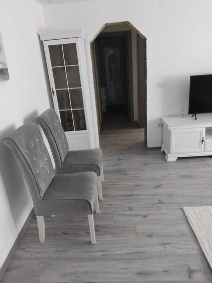 Apartament cu 2 camere semidecomandat în Siminicea