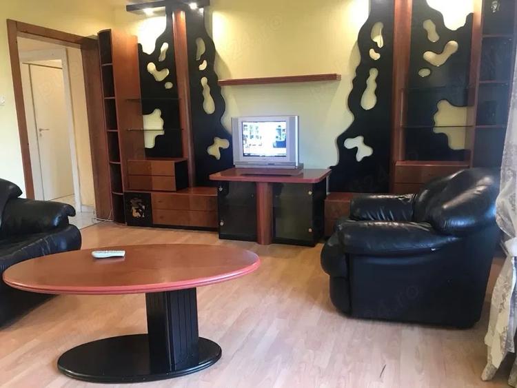 Apartament cu 3 camere decomandat în Steaua