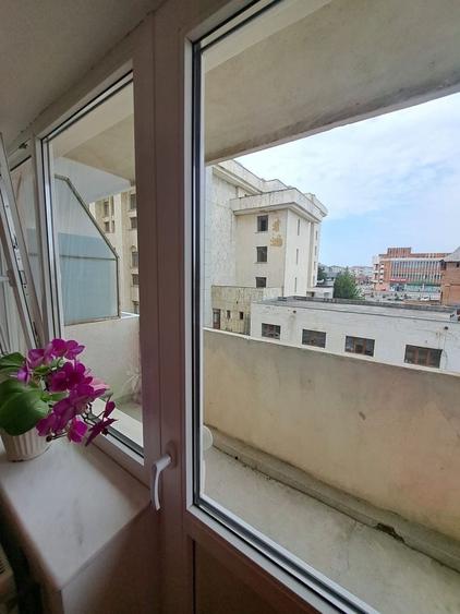 Apartament cu 3 camere decomandat în Micro 11