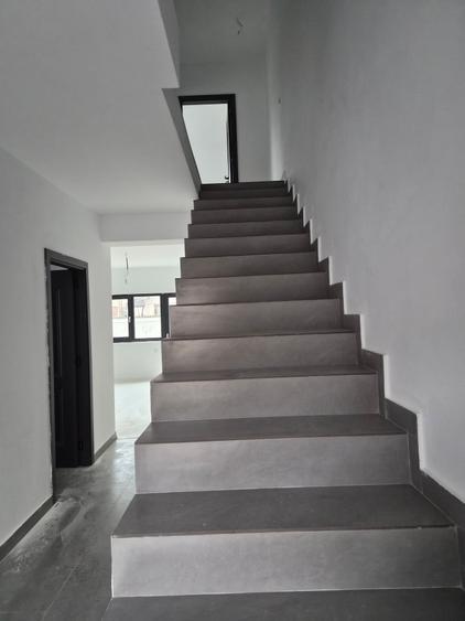 Duplex cu 5 camere cu Canalizare în Haliu