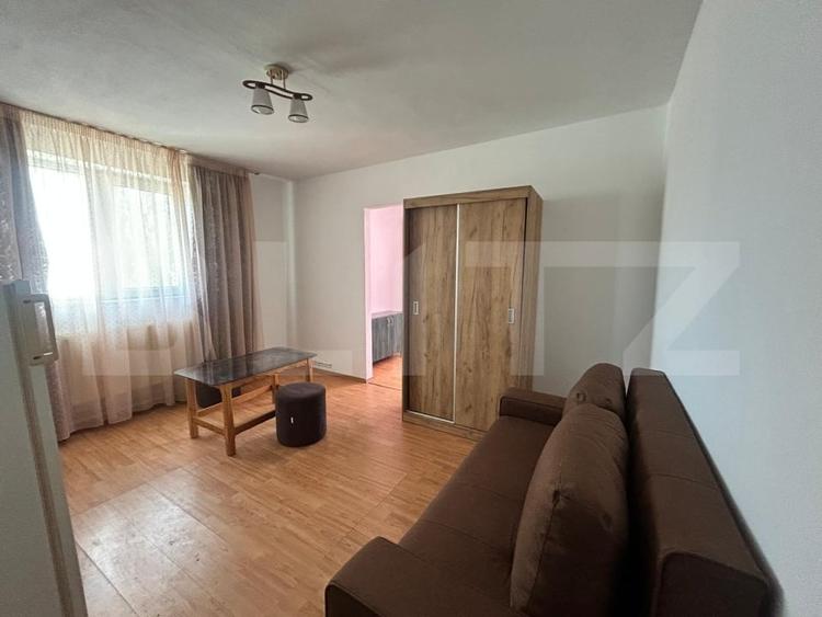 Apartament cu 2 camere semidecomandat, mobilat în Decebal