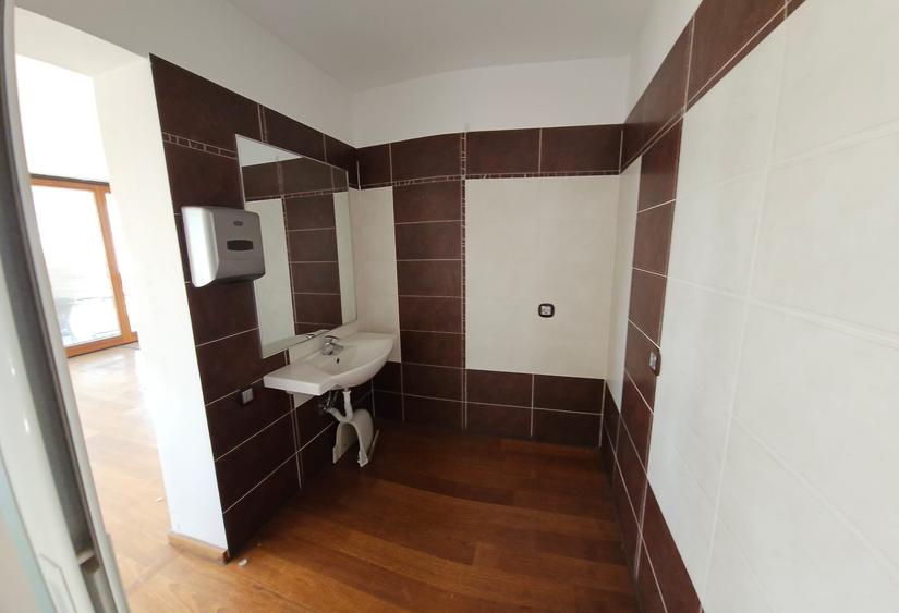 Apartament cu 5 camere decomandat în Dorobanți