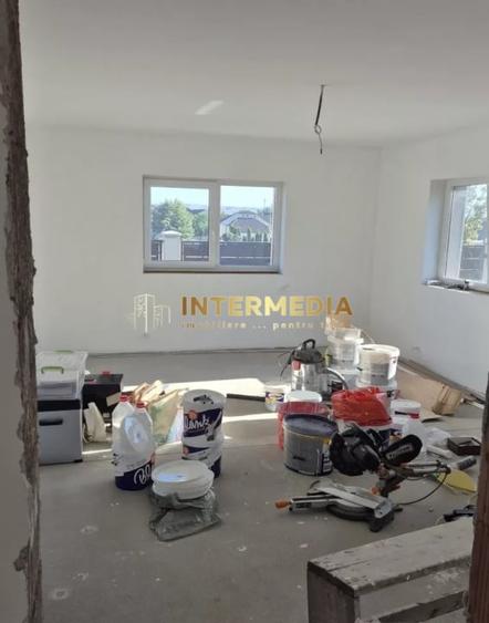 Casă individuală cu 5 camere cu Canalizare în Micești