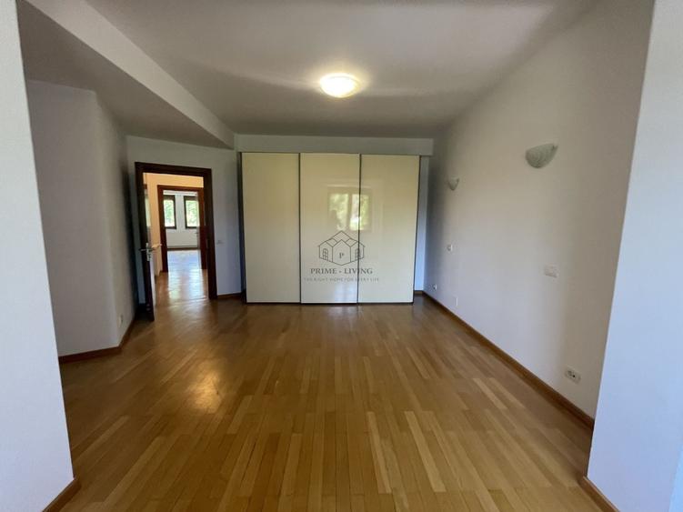 Casă individuală cu 6 camere cu Canalizare în Nord