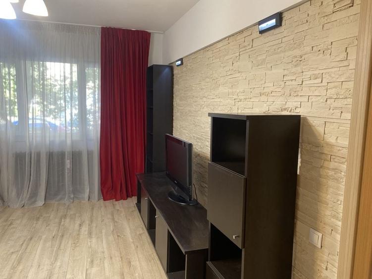 Apartament cu 3 camere decomandat în Valea Ialomiței